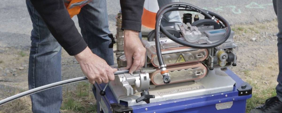 speedpipe-ground-glasfaser-einblasen-einspannen.jpg