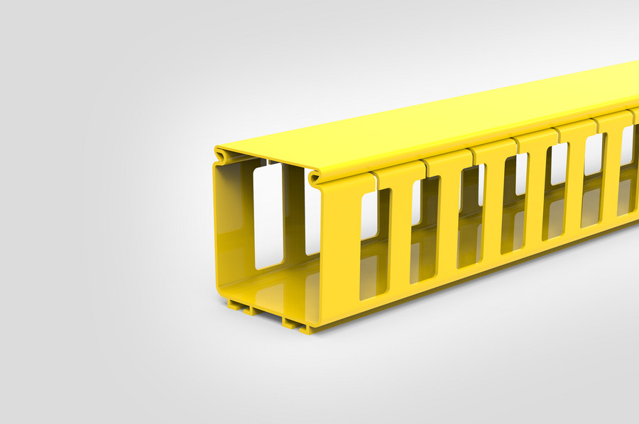 Geschlitzter Kanal 100x100 mm mit Schlitzen im Abstand von 50 mm.